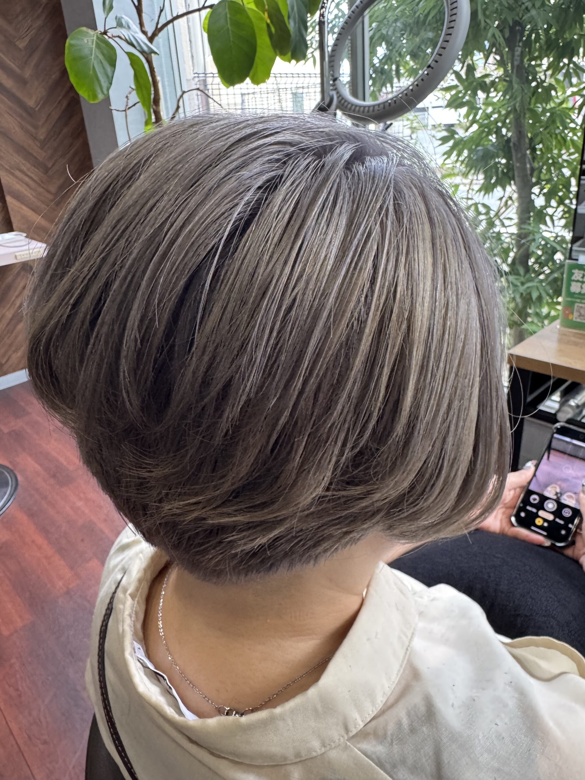 脱白髪染め☆白髪ぼかし×透明感シルバーショート | 浜松市の美容室 Le･reve（ル・レーヴ）和田店